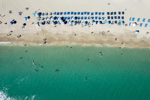 Day, People, Natural landscape, Bird's eye view, Beach, Sea view, group of guests