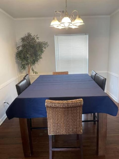 Quiet Comfort minutes from BOK and downtown Tulsa Villa in Tulsa