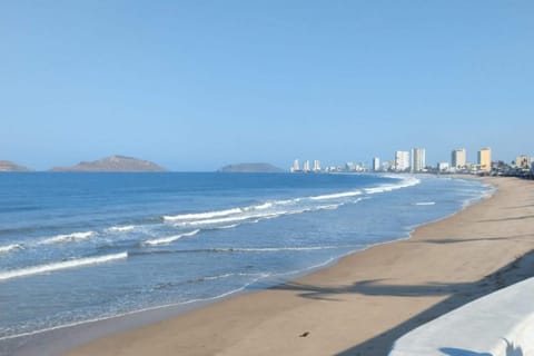 Casa Familiar Olímpica Para 8 - 10 Personas - 5 Min Malecón y Playas House in Mazatlan