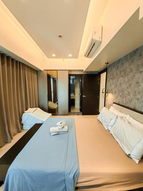 Grand Deluxe 3BR with Bathtub in Uptown BGC Apartment hotel in Makati