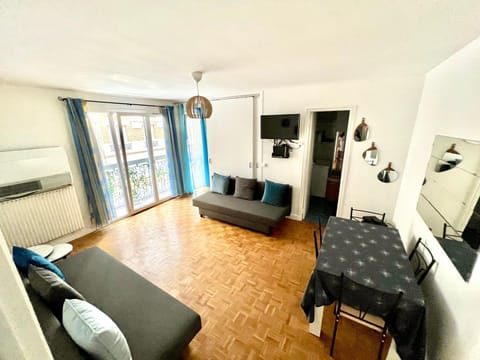 Renovated Charming Apt Ideal to visit Paris Apartment in Clichy