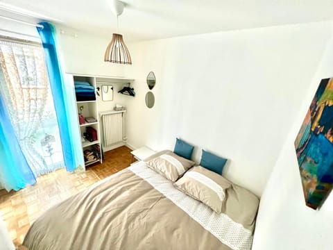 Renovated Charming Apt Ideal to visit Paris Apartment in Clichy