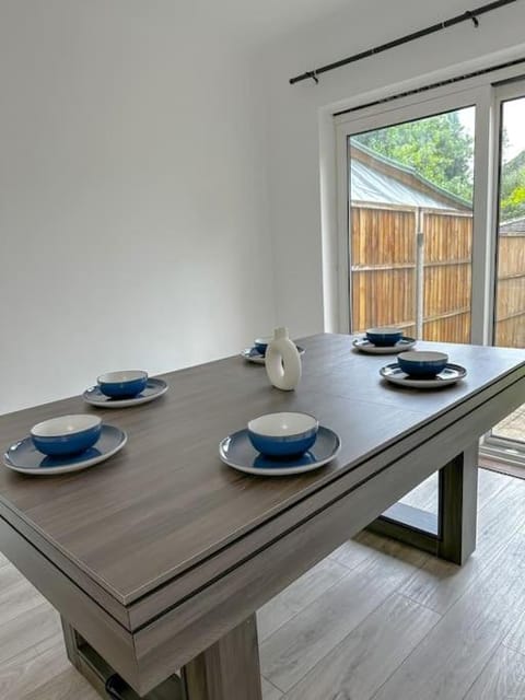 Comfortable Stay in 3 Bed House Apartamento in Bromley