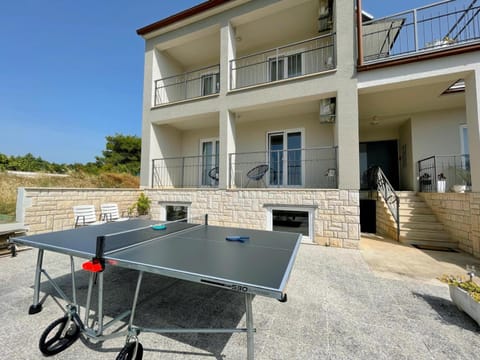 Caramel Comforts with Sea View in Stinjan only 300 meters from the Beach Condo in Varoš