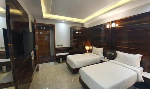 Bed, TV and multimedia, Bedroom