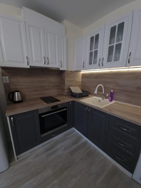 Kitchen or kitchenette, pet friendly, stove