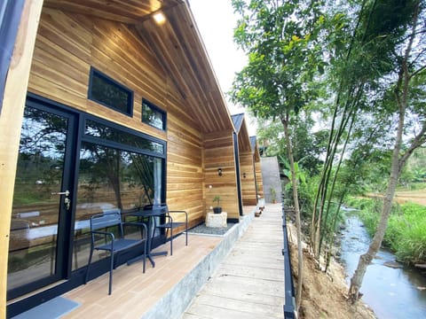 Property building, Balcony/Terrace, River view