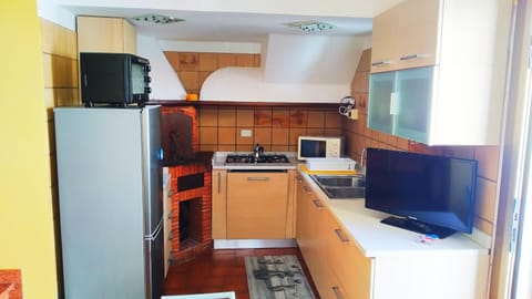 Food close-up, dishwasher, minibar, pet friendly, kitchen