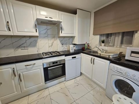 Kitchen or kitchenette, dishwasher, minibar, pet friendly, stove, toaster, washing machine, dryer