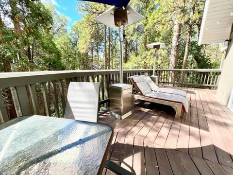 Family Friendly A Frame, Pets stay Free! House in Lake Arrowhead