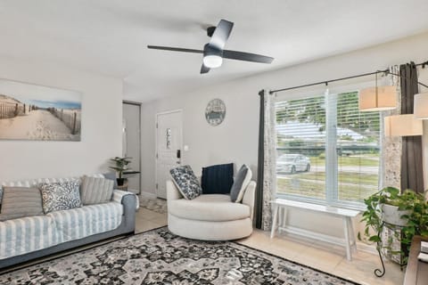 Port Charlotte Home with Sunroom, Grill and Fire Pit! Casa in Port Charlotte