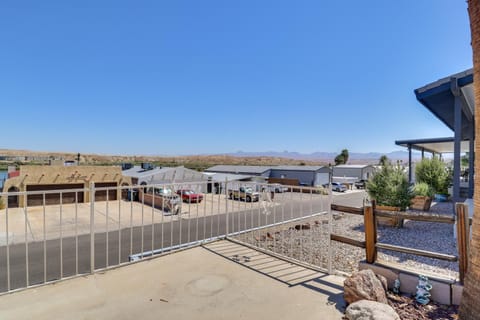 Riverfront Bullhead City Home with Mountain Views! Chalet in Bullhead City