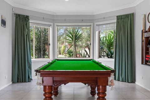 Waterfront Luxury Pool-Spa-Jetty-Pool Table House in Central Coast