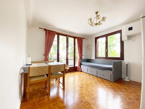 Bed, Living room, Dining area