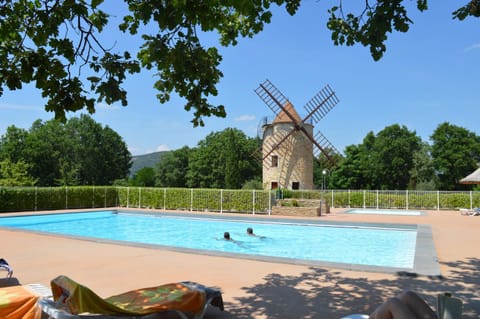 Swimming pool, sunbed
