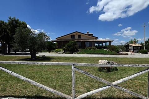 Property building, Spring, Day, Natural landscape, Garden, Garden view, Landmark view