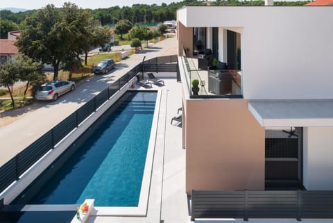 Balcony/Terrace, Swimming pool