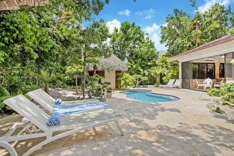 Spacious 4 Bedroom Villa with Pool, Touring Cart & Maid Chalet in Punta Cana
