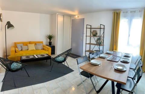 Appartement Eco 6 personnes Condo in Magny-le-Hongre