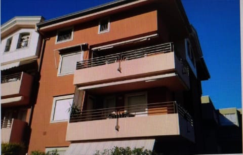 Apartment with Terrace & free parking - 3 Minutes from beach Apartment in Grado