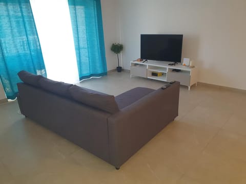 Communal lounge/ TV room, TV and multimedia, Living room, Seating area, Evening entertainment