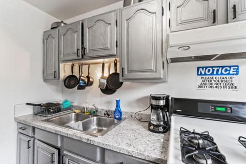 Coffee/tea facilities, Kitchen or kitchenette, pet friendly, stove, toaster