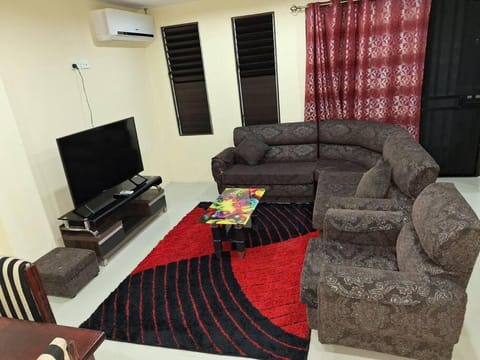 Communal lounge/ TV room, TV and multimedia, Living room, Seating area, Evening entertainment, air conditioner