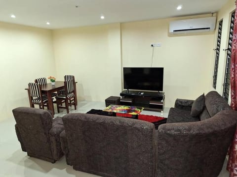 TV and multimedia, Living room, Seating area, Evening entertainment, air conditioner