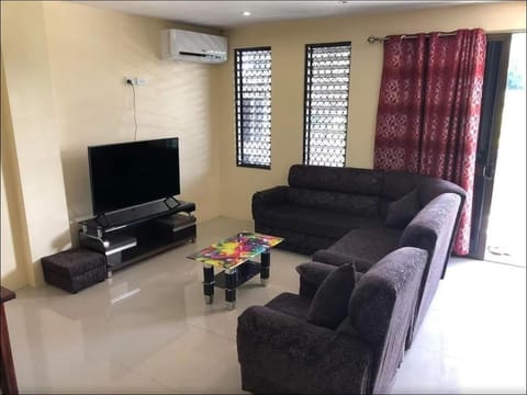 Communal lounge/ TV room, TV and multimedia, Living room, Seating area, Evening entertainment, air conditioner