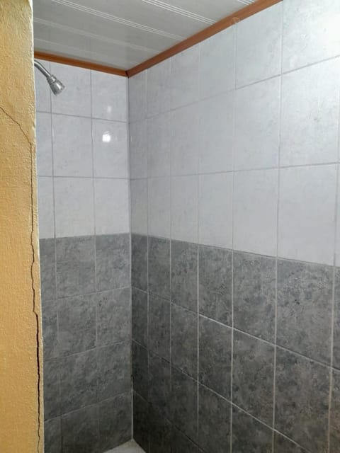 Habitación con baño Condo in Heredia Province