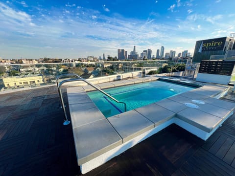 Property building, Day, Hot Tub, View (from property/room), City view, Landmark view, sunbed