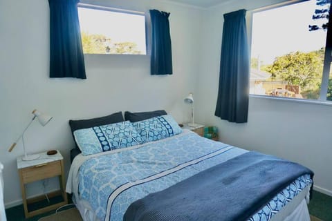 The Green Guesthouse - beautiful semi rural family unit Bed and Breakfast in Lower Hutt