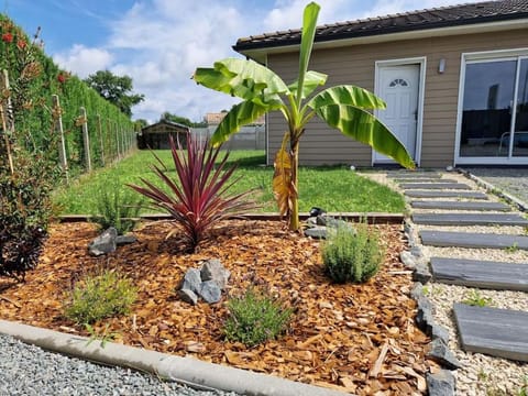 Property building, Facade/entrance, Spring, Day, Garden, Garden, Garden view