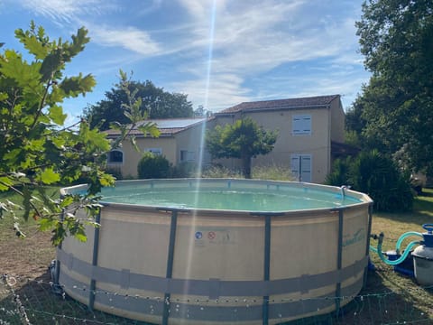 Maison en campagne 150m² au calme, sans vis-à-vis + piscine House in Pernes-les-Fontaines