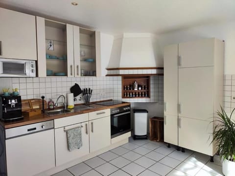 Coffee/tea facilities, Kitchen or kitchenette, dishwasher, minibar, pet friendly, stove