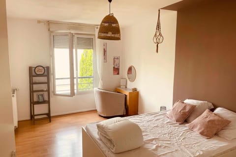 Spacious 69 m nest with balcony Apartment in Aubervilliers