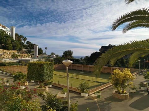 Tennis court, Garden view