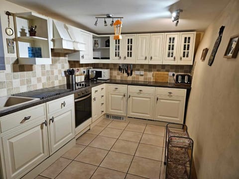 Kitchen or kitchenette, dishwasher, minibar, pet friendly, stove, toaster