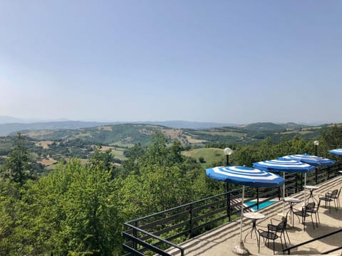 Balcony/Terrace, Lounge or bar, Mountain view, Pool view