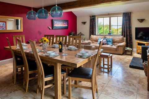 Finest Retreats - Red Kites Retreat House in Afon Hiraethlyn