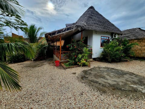 Property building, Day, Garden, Garden view