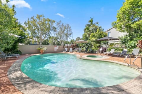 Pet friendly walk to Hastings St or Noosa River 11ATS Apartment in Noosa Heads