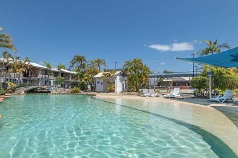 Paradise among the bright and breezy palms 118IP Condominio in Noosaville