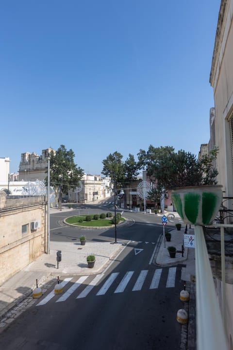 Neighbourhood, Street view