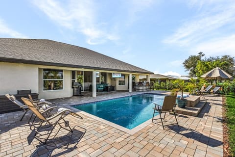 Heated Pool, Hot Tub, Sleeps 6! - Villa Good Times and Tan Lines - Roelens Vacations House in Cape Coral