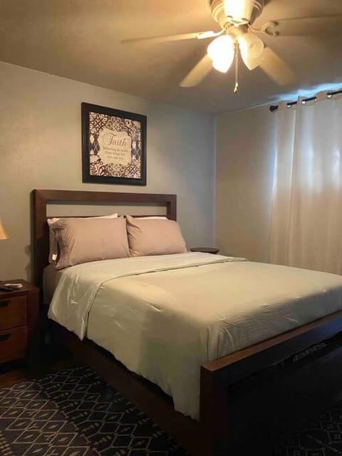1 Bed Condo Near LK Ray Hubbard Apartment in Garland