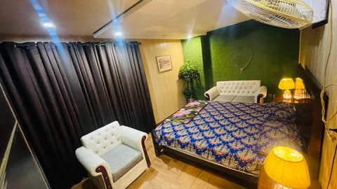 Luxury Private Top Floor Apartment in Heart of Bahria Town Condominio in Lahore