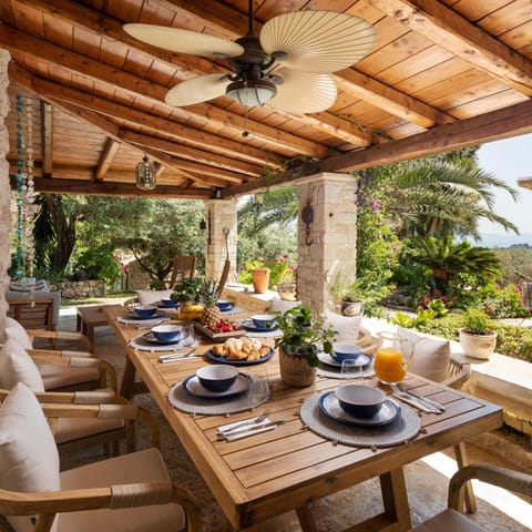 Garden, Food and drinks, Dining area