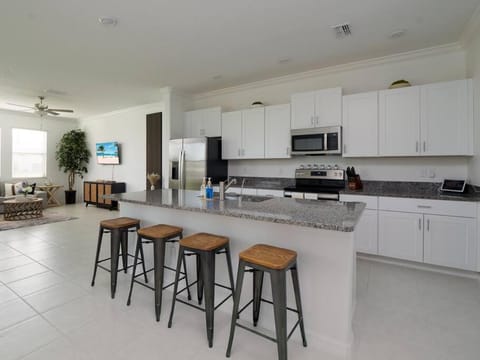 Modern Oasis! 3BR Townhouse in a Lagoon Community Casa in Wesley Chapel