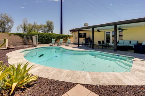 Bright Scottsdale Home Private Pool and Gas Grill! House in Mesa